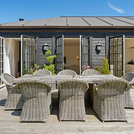 Bright House By The With Sea View In Semesterbostad *