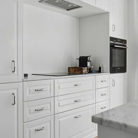 Semesterbostad Bright House By The With Sea View In