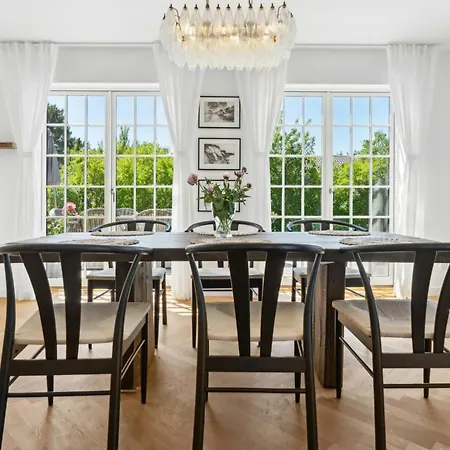 Bright House By The With Sea View In Semesterbostad Nyborg