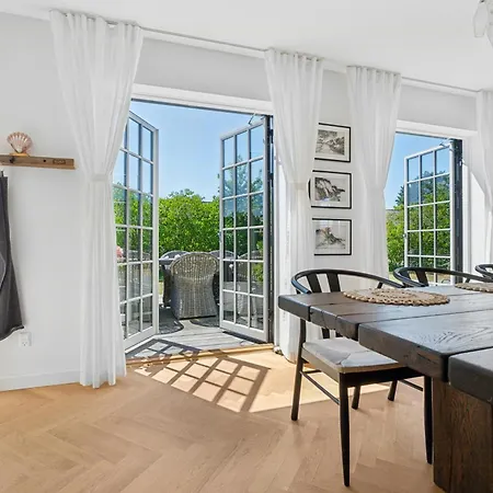 Semesterbostad Bright House By The With Sea View In *