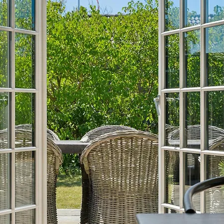 Bright House By The With Sea View In Semesterbostad Nyborg