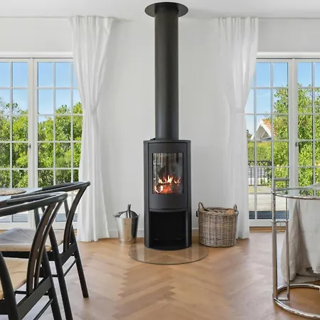Bright House By The With Sea View In Semesterbostad *