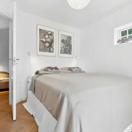 Bright House By The With Sea View In Semesterbostad