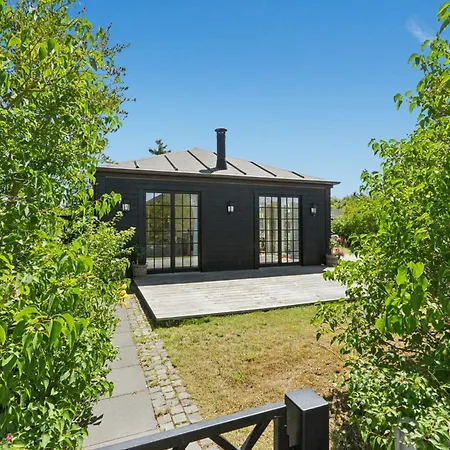 Bright House By The With Sea View In Casa vacanze Nyborg